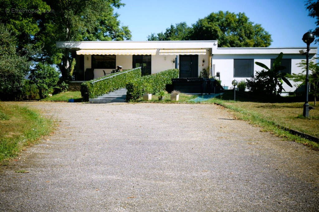 Maison à NEUVILLE-SUR-AIN