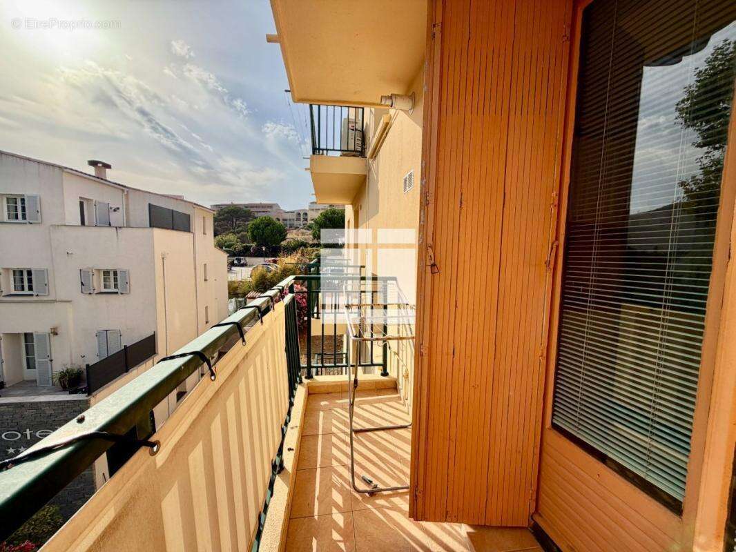 Appartement T4 de 86 m² à vendre – Centre de Calvi - photo 10