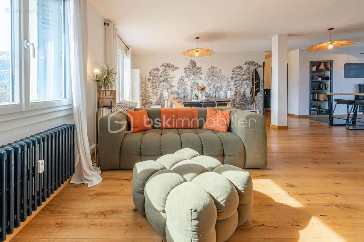 Appartement à LA ROCHE-SUR-FORON