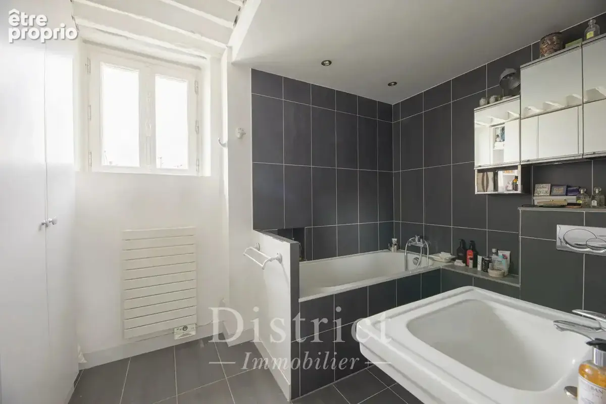 Ile St Louis - Triplex de 90m²  "Comme une maison". 3 chambres - photo 12