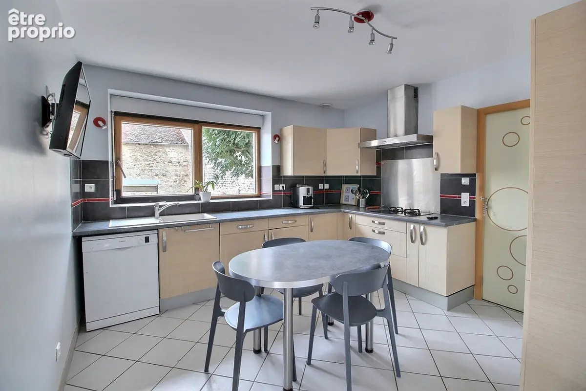 CHAMILLY, ancienne étable en pierre rénovée avec charme et dépendances - photo 6
