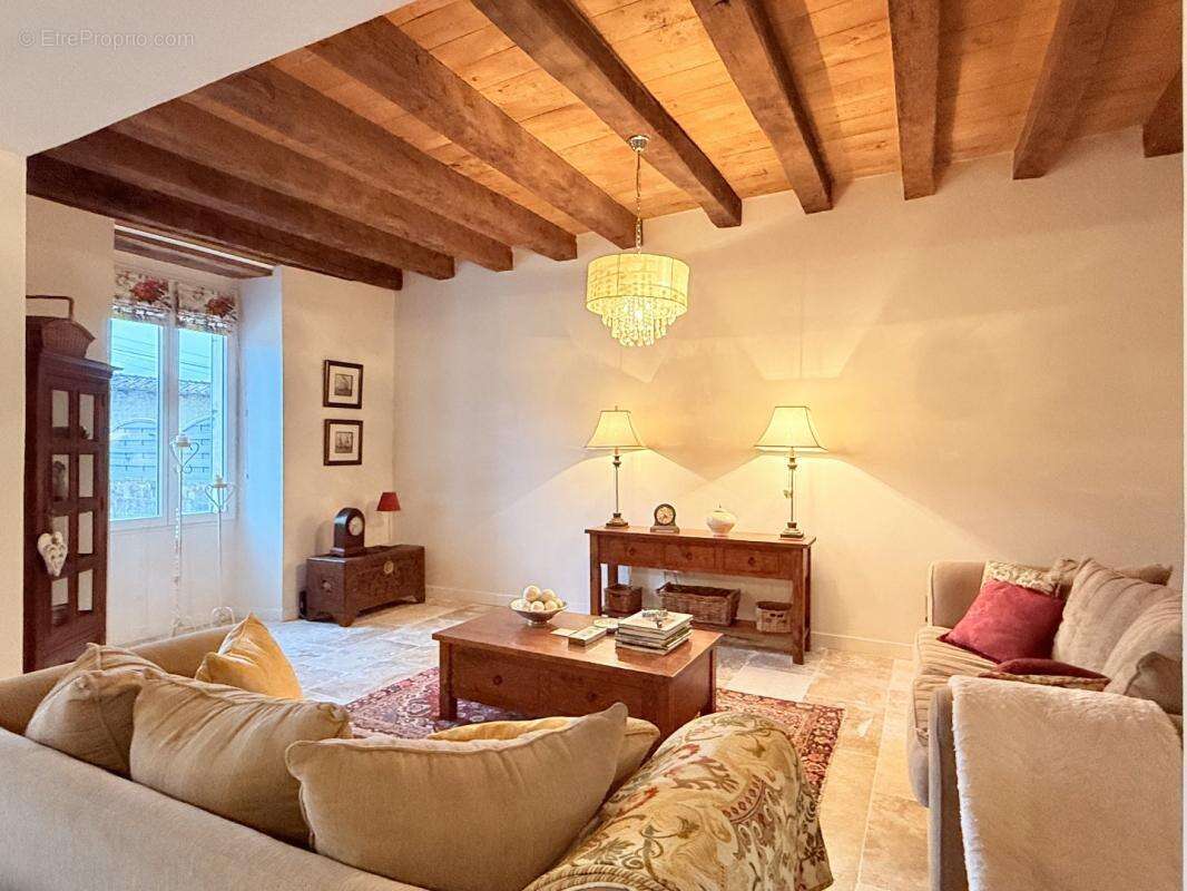 Maison à AUBETERRE-SUR-DRONNE