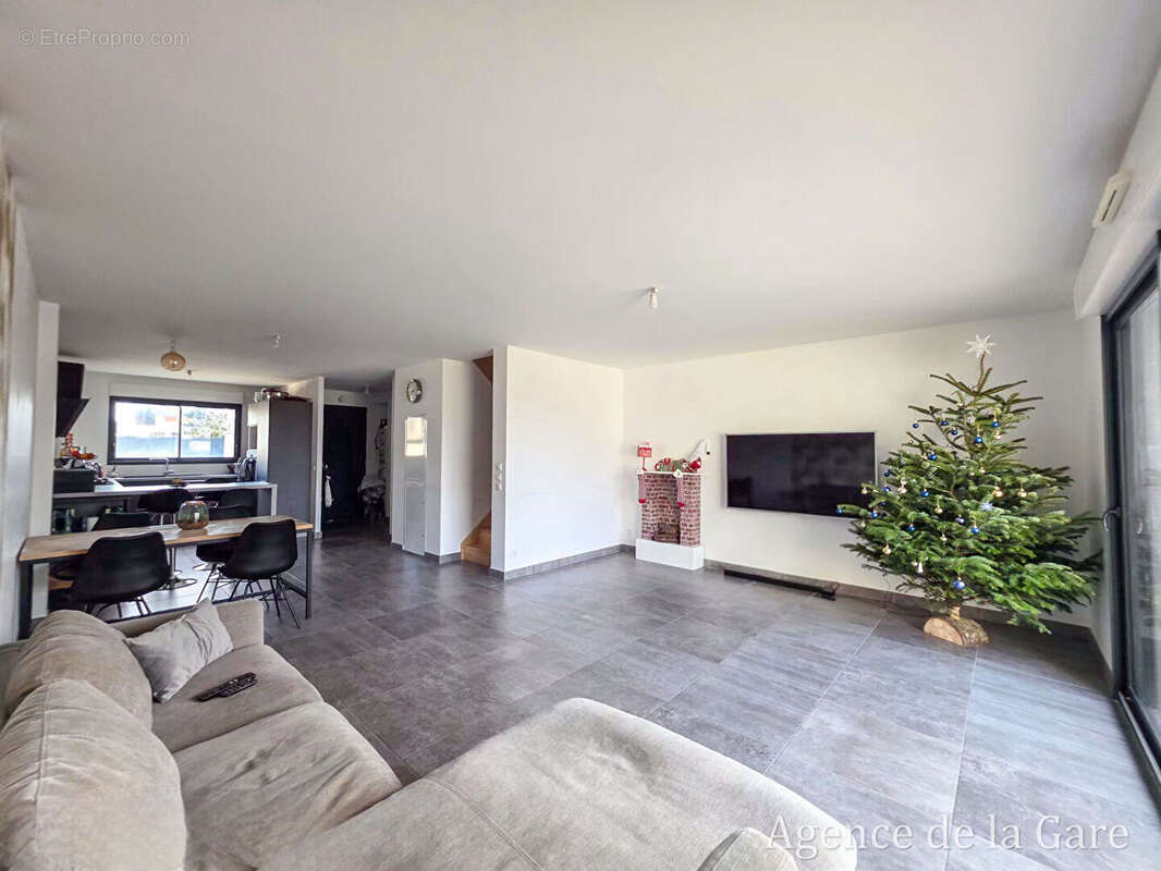 Maison à SARTROUVILLE