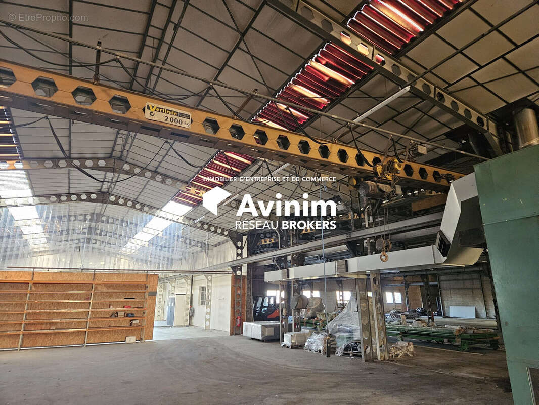 Commerce 7429 m² à Cousance  - photo 4