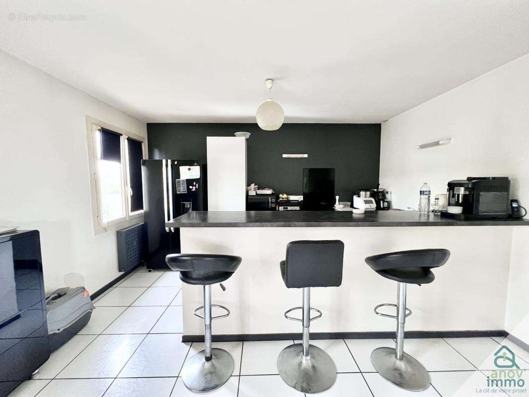 Commerce à NIEUIL-L'ESPOIR