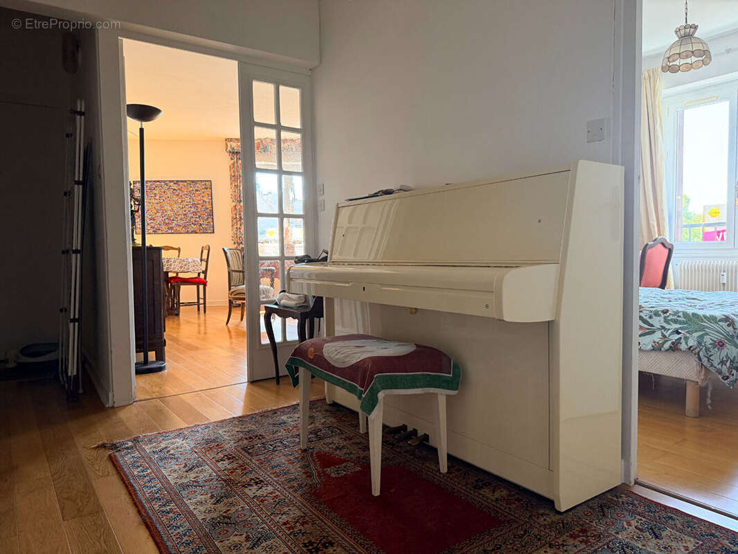 Nevers plein centre ville, vue place Carnot !!! Appartement de 3 pces avec parking et ascenseur - photo 10