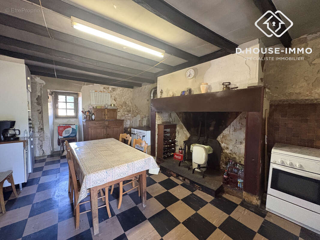 Maison 130 m² à Saint-Front-La-Riviere  - photo 4