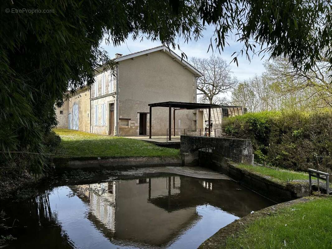 Maison à BARBEZIEUX-SAINT-HILAIRE