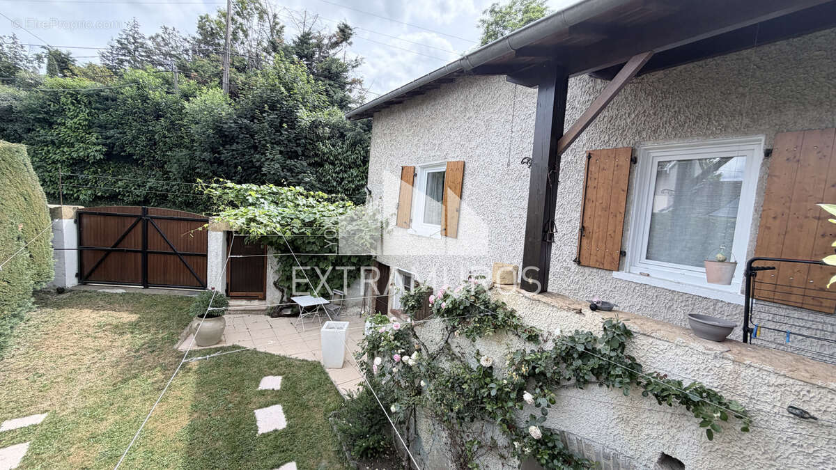 Maison à FLEURIEUX-SUR-L'ARBRESLE