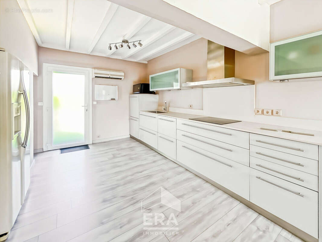 BLANQUEFORT Centre-ville - Maison de 115m² de plain-pied - Garage, jardin, calme - Proche TRAM E - photo 4