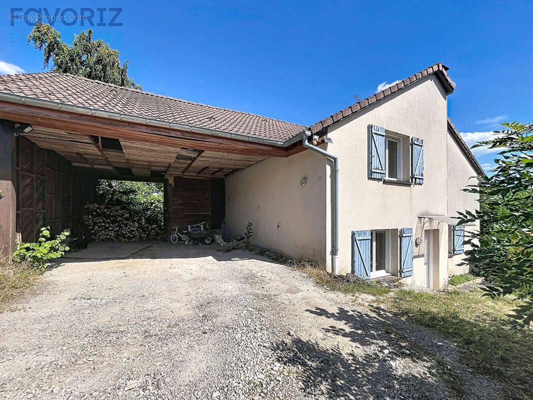Maison à NEUFCHATEAU