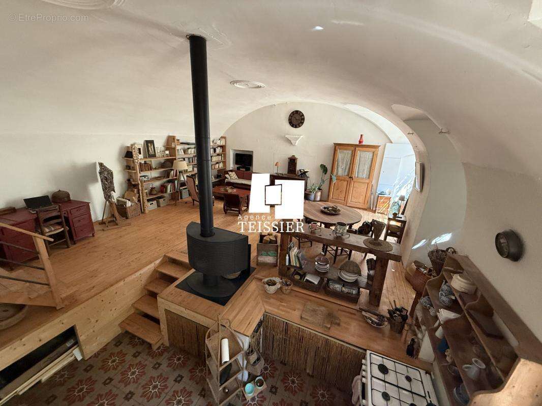Exclusivité : Centre Les Vans loft avec jardinet - photo 5