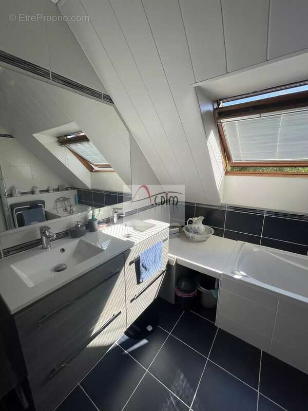 Maison à VAUX-LE-PENIL