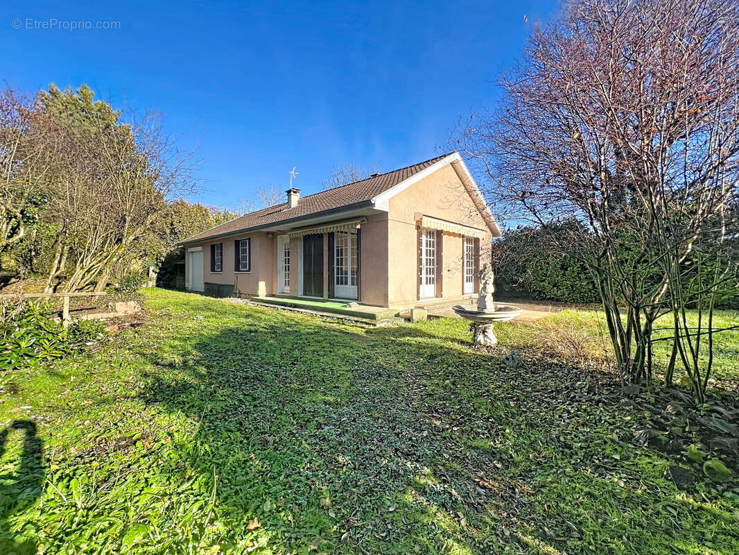 Maison à SAINT-GENIS-LES-OLLIERES