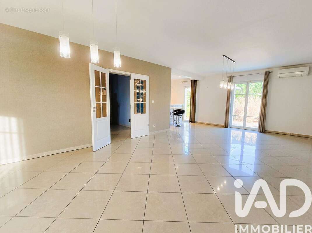 Photo 2 - Maison à COSNES-ET-ROMAIN