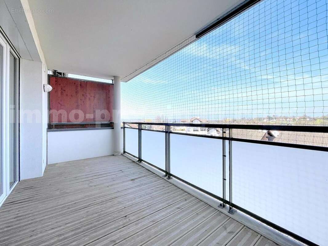 APPARTEMENT_T2_VILLE-LA-GRAND_frontière_suisse_genève_CEVA_SECTEUR_agréable_verdoyant_vue_dégagée_lumineux_investisseur_séjour_cuisine_chambre_salon - Appartement à VILLE-LA-GRAND
