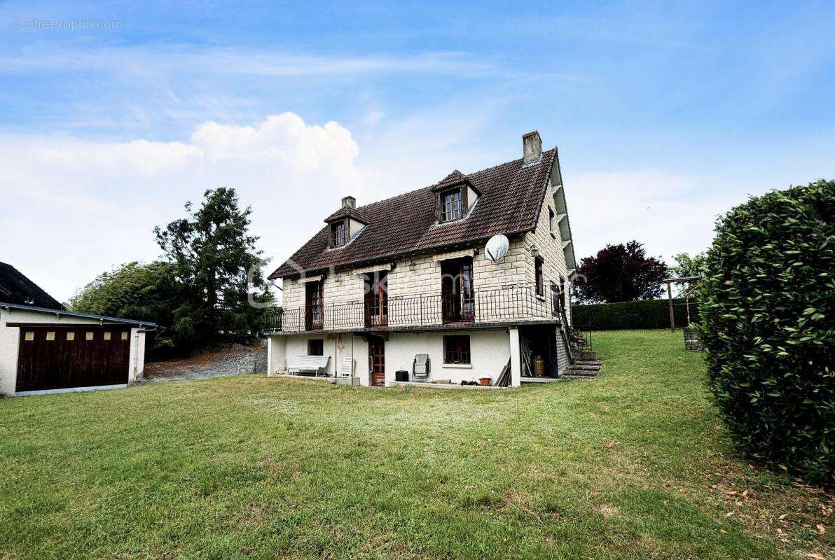 Maison à HOUDAN