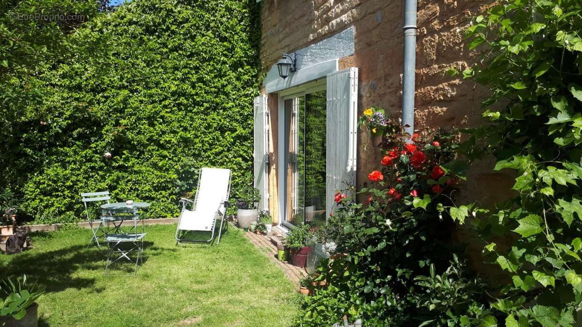 Maison à NEUVILLE-SUR-SAONE