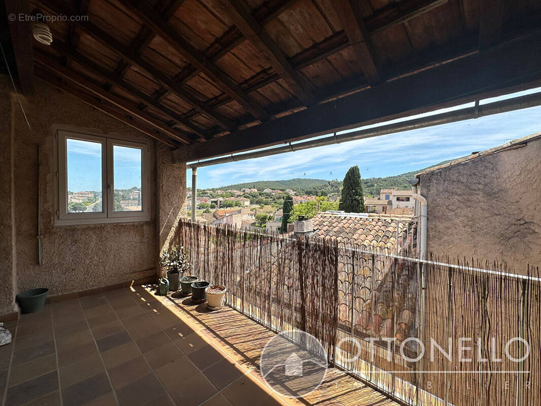 Photo Maison à Roquebrune-Sur-Argens au prix de 229 500€