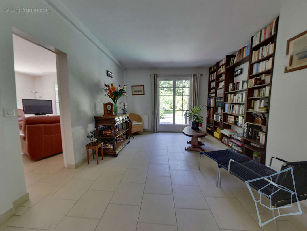 Maison à DAMPIERRE-EN-YVELINES