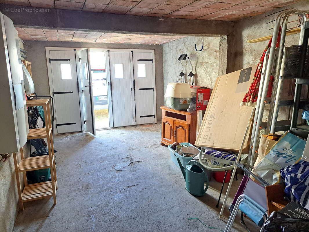 Maison très lumineuse sur un terrain clos de 304m2 avec un garage. - photo 28