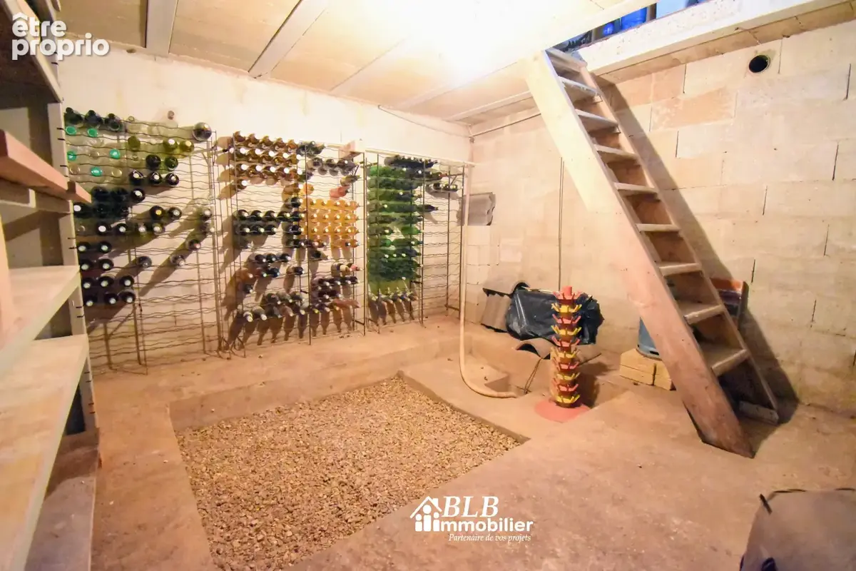Maison - 5 chambres - garage - photo 17