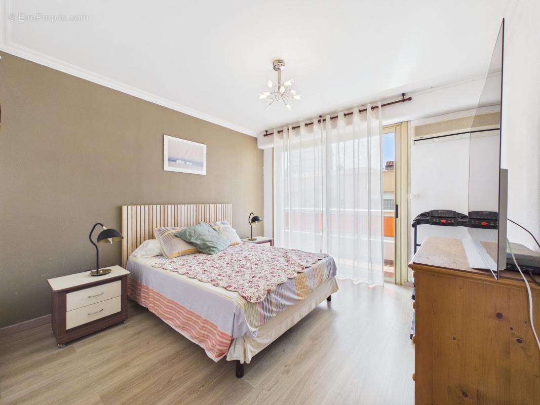 A vendre f3 lumineux vue mer palais grandval - photo 10