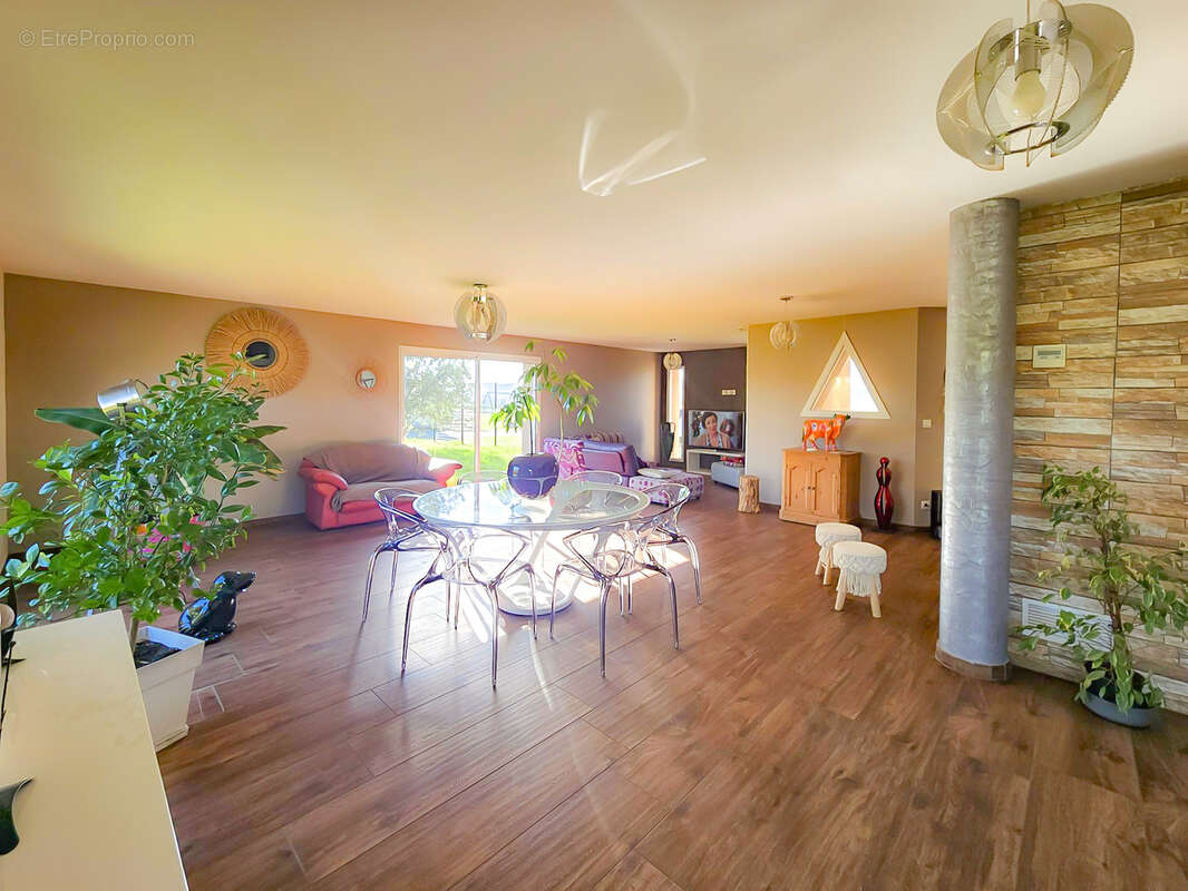 Maison à SAINT-MAURICE-L'EXIL