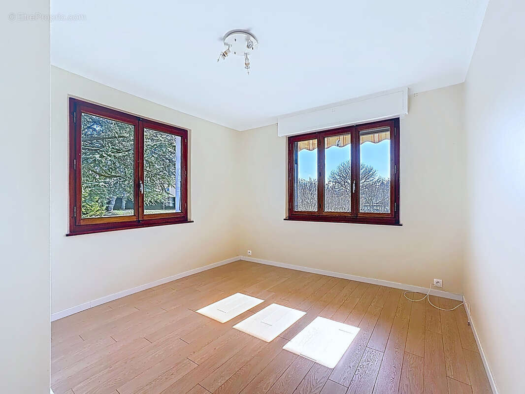 Maison à CHENS-SUR-LEMAN