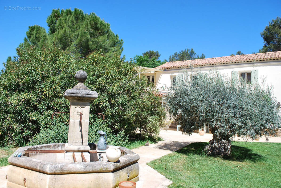 Maison à COTIGNAC