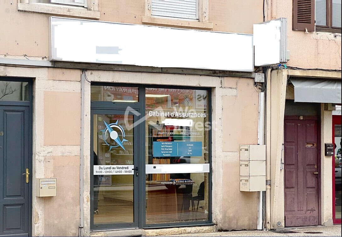 Vitrine - Commerce à BOURGOIN-JALLIEU