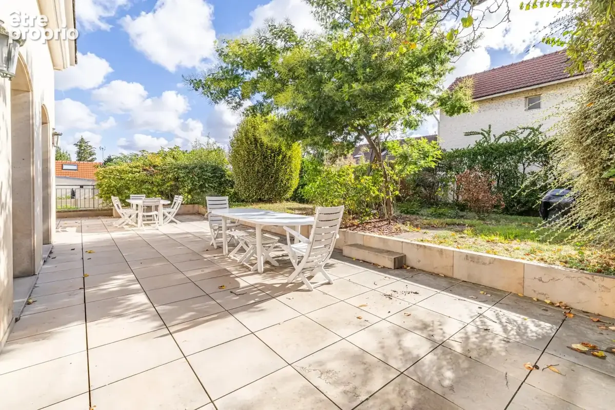 Maison de caractère en pierre de taille avec jardin - 7 pièces - photo 6