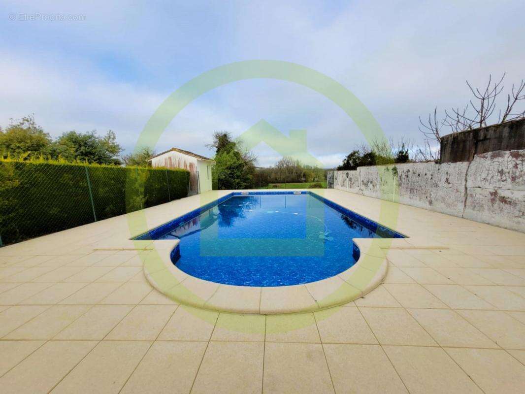 Maison à SAINTE-RAMEE