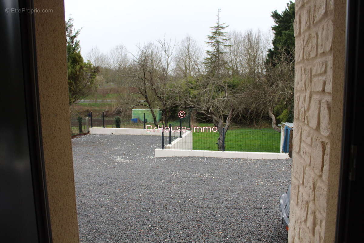 Maison à ROULLET-SAINT-ESTEPHE