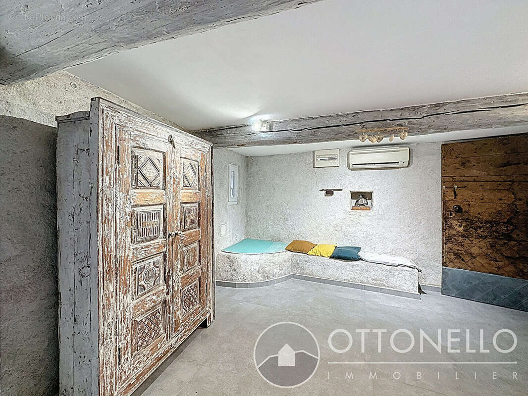 Maison de village 7 pièces de 191 m2 à Roquebrune-sur-Argens avec cour intérieure - photo 11