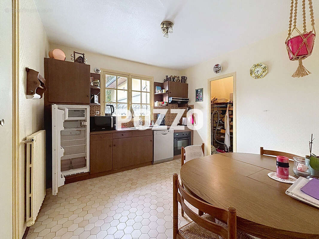 Coutances maison dans Résidence calme, 900 mètres du centre ville, 150 m2 environ, terrain de 900 m² - photo 5