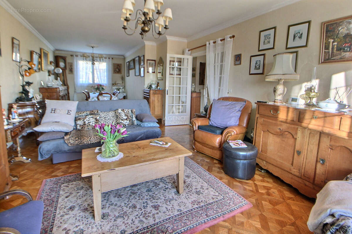 Maison à CHANTELOUP-LES-VIGNES