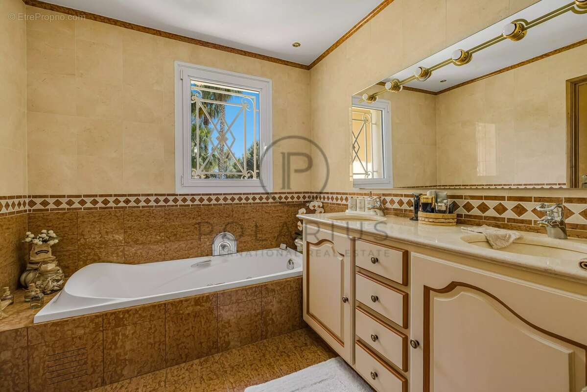 Maison à MOUGINS