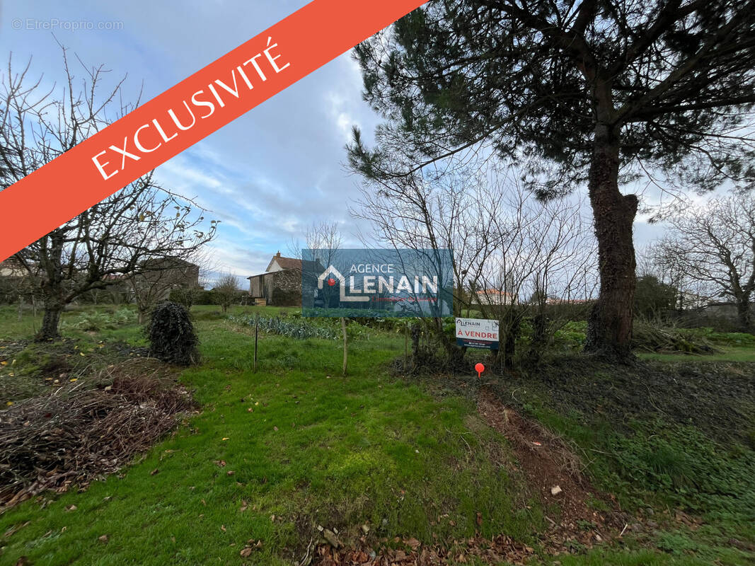 Terrain à CHAVAGNES-LES-REDOUX