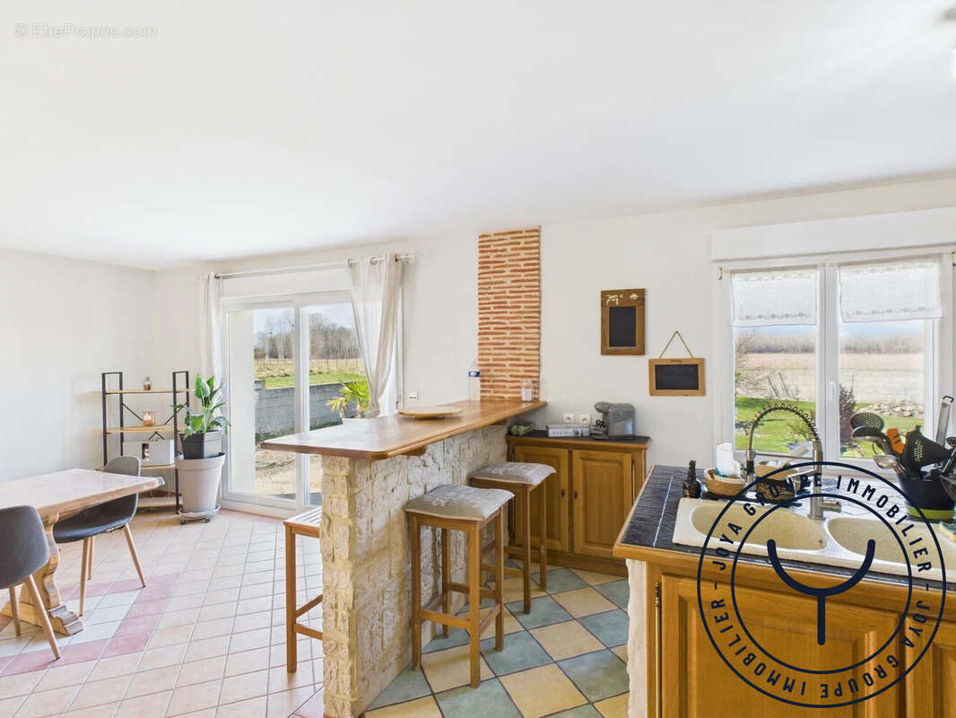 Maison 174 m² à Maizieres-La-Grande-Paroisse  - photo 4