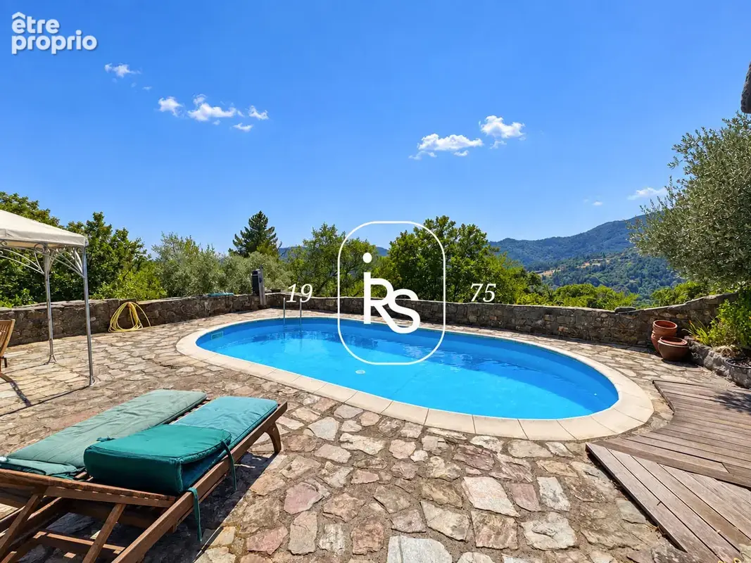 Propriété de charme de deux maisons avec piscine et un total de 2,53 ha de terrain naturel. - photo 6