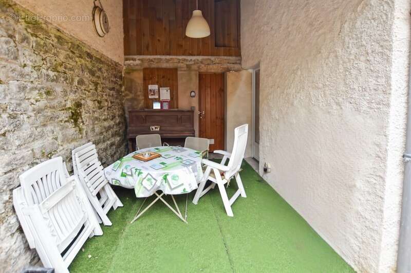 Maison à SAINT-SERNIN-DU-PLAIN