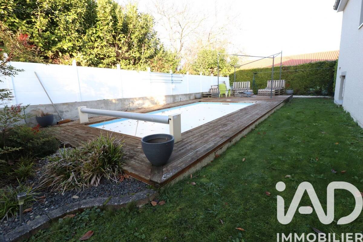 Photo 1 - Maison à LES MARTRES-D'ARTIERE