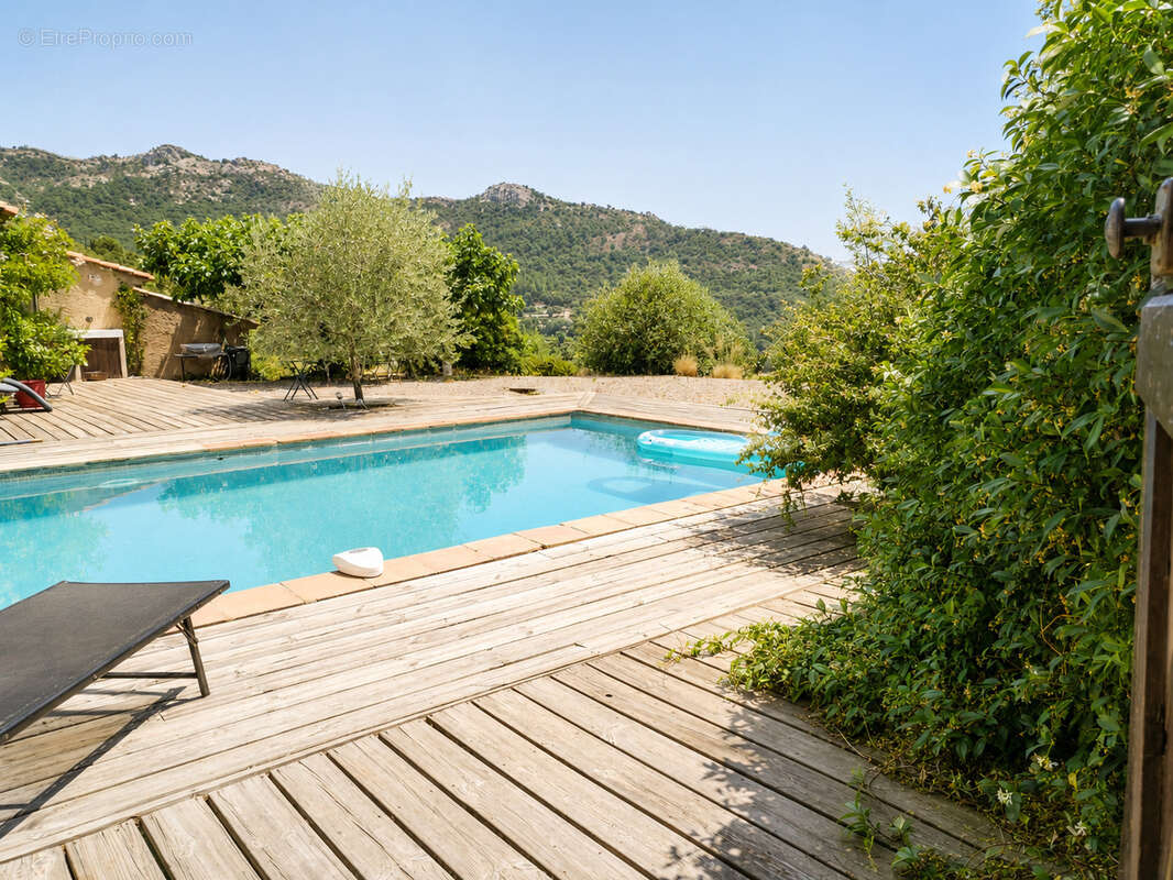 Maison à PLAN-DE-LA-TOUR