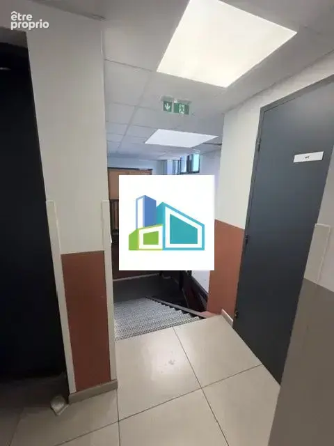 Commerce 1 113 m² à vendre à Le Pradet (83220) - photo 8