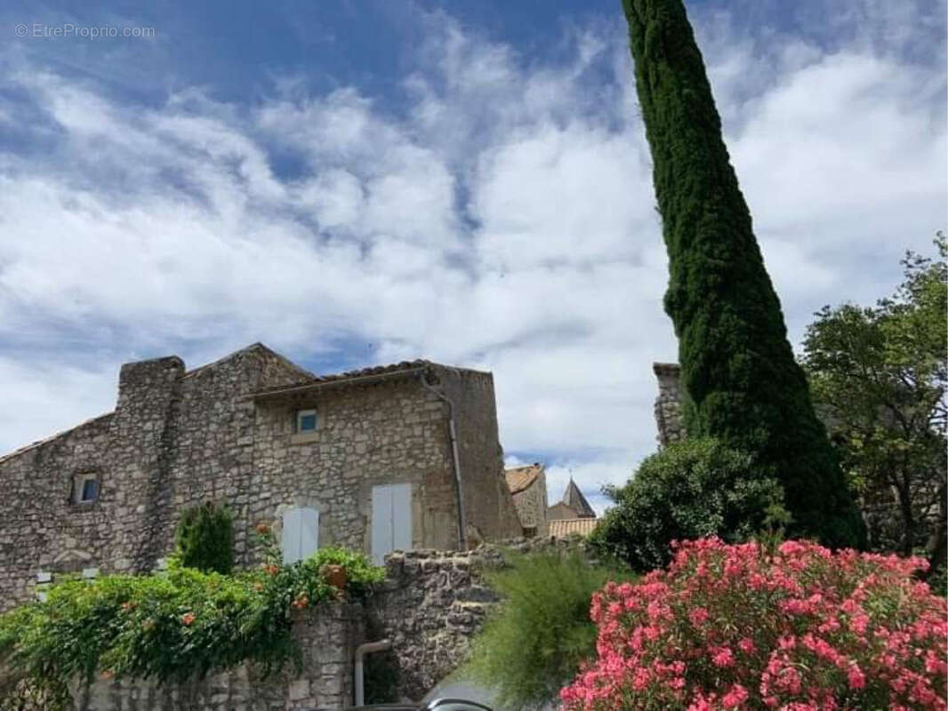 Maison à LA GARDE-ADHEMAR