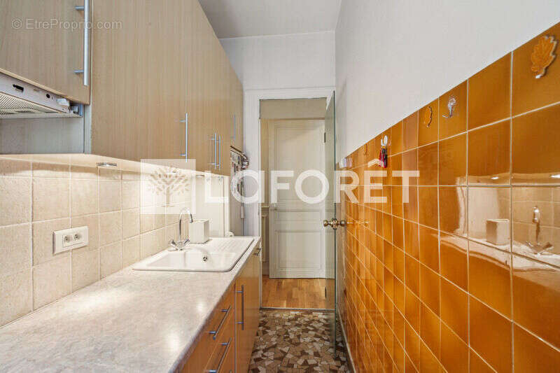 Trois pièces 46m² à rénover - Gros Caillou / Saint Dominique - photo 7
