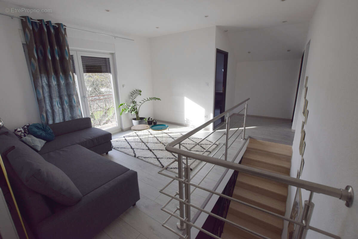 Maison à GRAND-CHARMONT