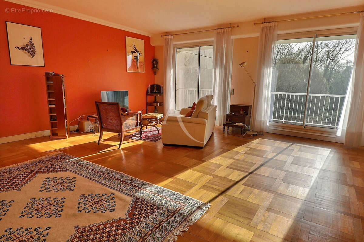 Appartement à LE MESNIL-LE-ROI