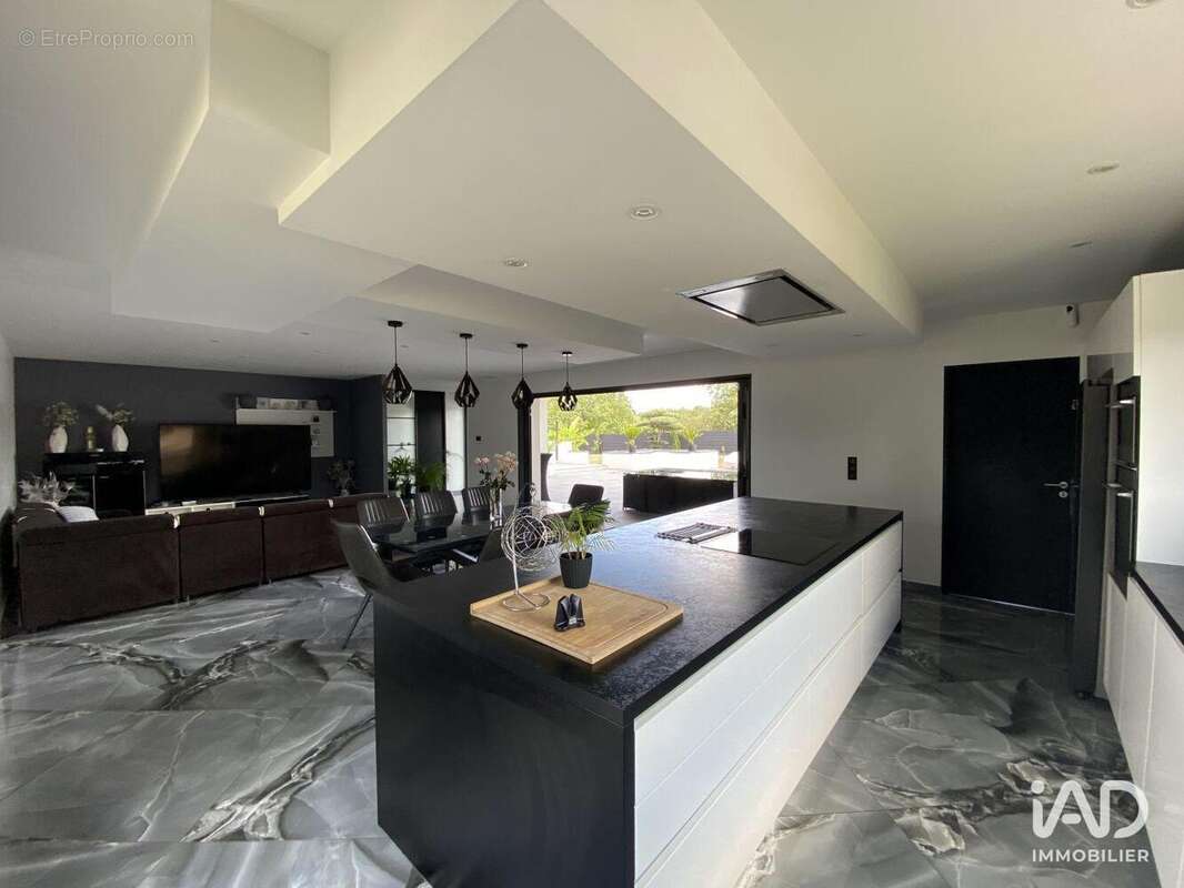 Maison 149 m² à Villematier  - photo 7